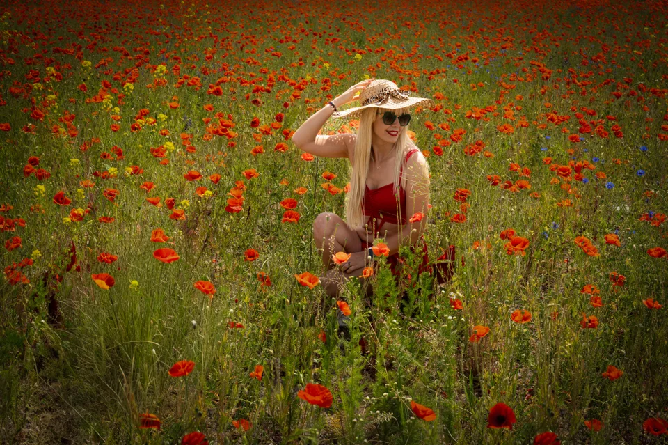 Kobiecy portret plenerowy — fotografia Elżbiety Różyckiej, Złote Kadry