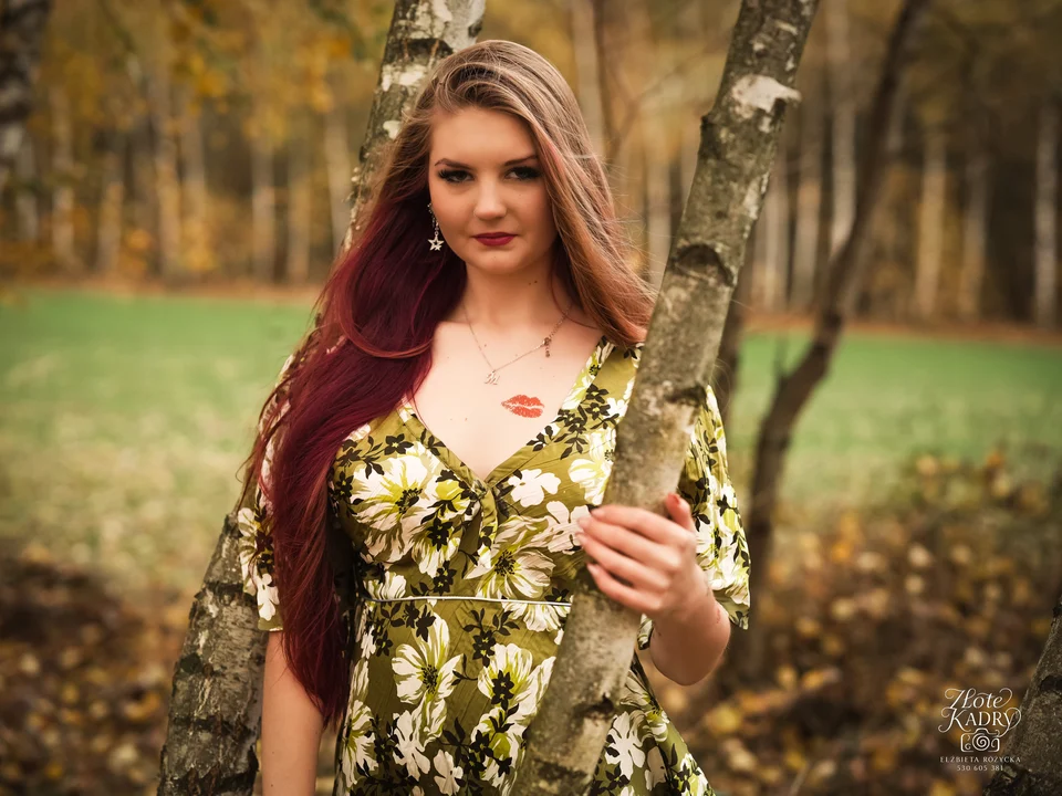 Kobiecy portret plenerowy — fotografia Elżbiety Różyckiej, Złote Kadry