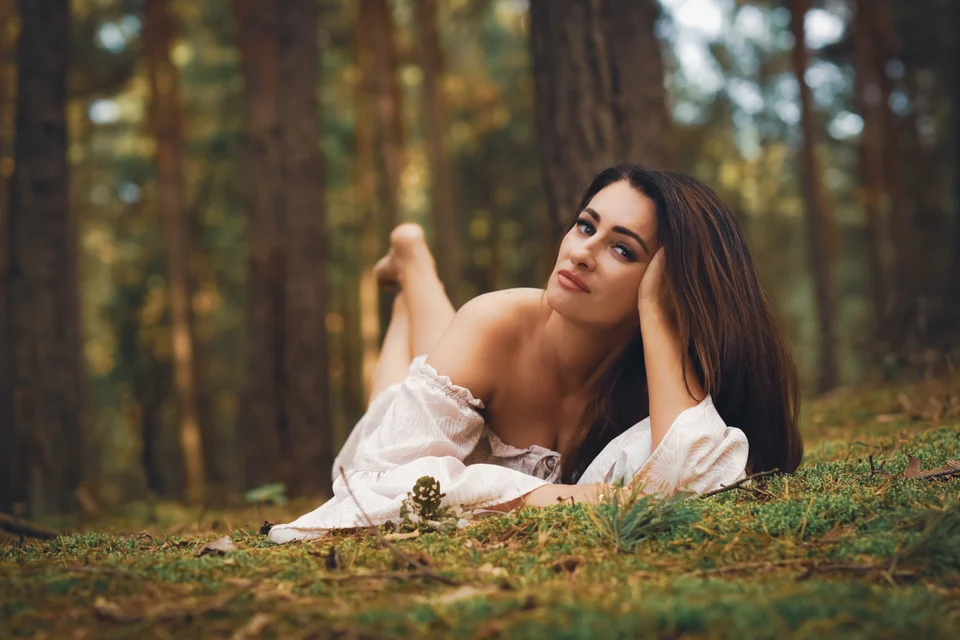 Kobiecy portret plenerowy — fotografia Elżbiety Różyckiej, Złote Kadry
