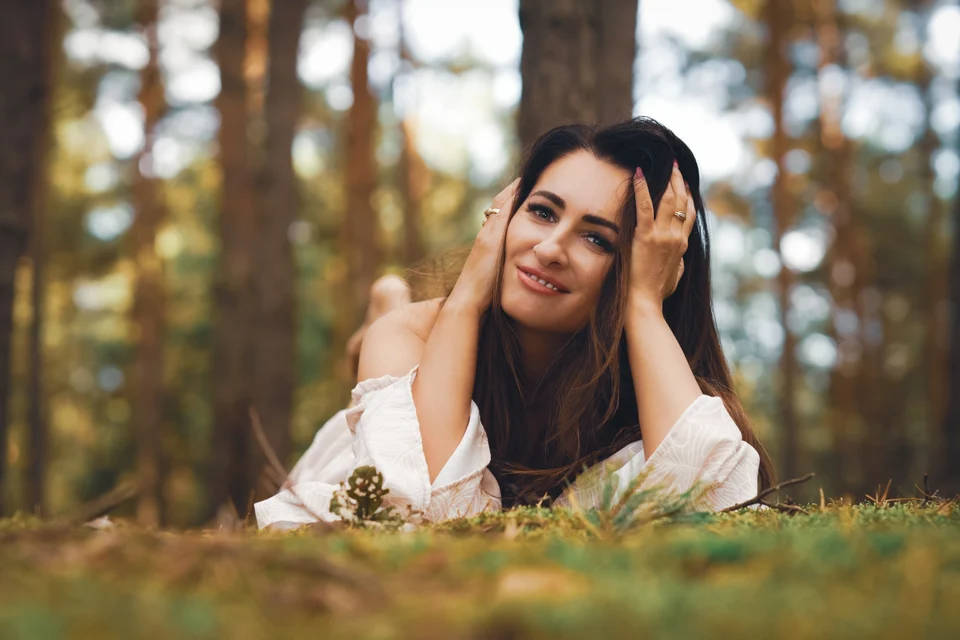 Kobiecy portret plenerowy — fotografia Elżbiety Różyckiej, Złote Kadry