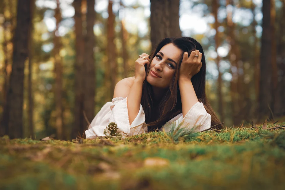Kobiecy portret plenerowy — fotografia Elżbiety Różyckiej, Złote Kadry