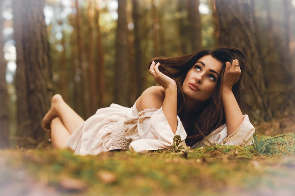 Kobiecy portret plenerowy — fotografia Elżbiety Różyckiej, Złote Kadry