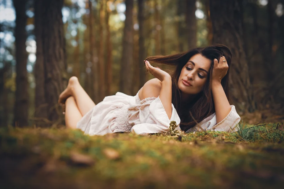 Kobiecy portret plenerowy — fotografia Elżbiety Różyckiej, Złote Kadry