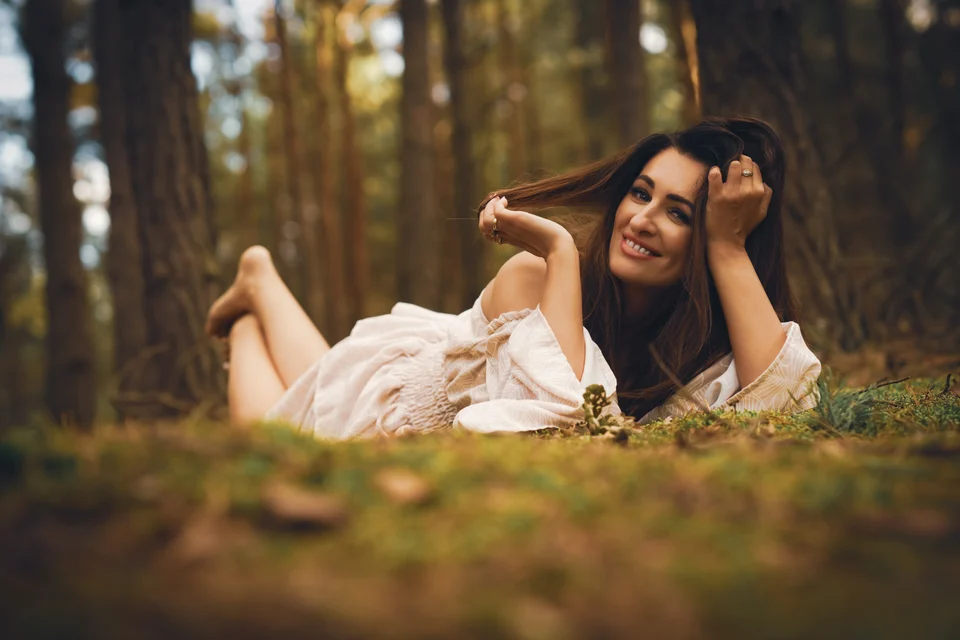 Kobiecy portret plenerowy — fotografia Elżbiety Różyckiej, Złote Kadry