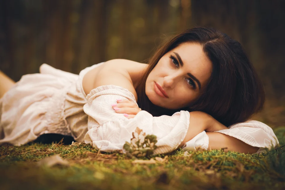 Kobiecy portret plenerowy — fotografia Elżbiety Różyckiej, Złote Kadry