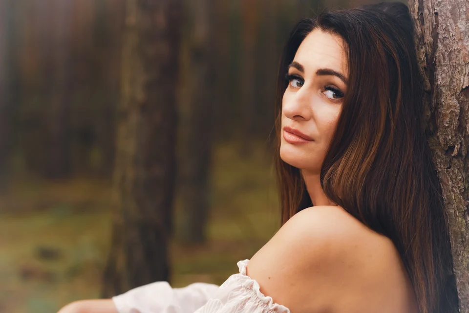 Kobiecy portret plenerowy — fotografia Elżbiety Różyckiej, Złote Kadry