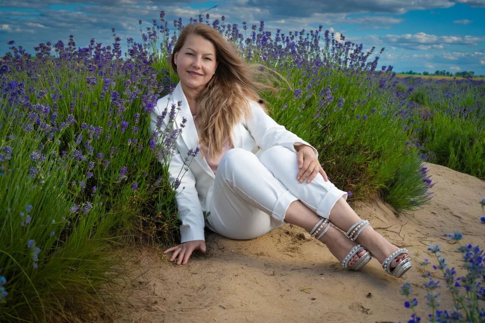 Kobiecy portret plenerowy — fotografia Elżbiety Różyckiej, Złote Kadry