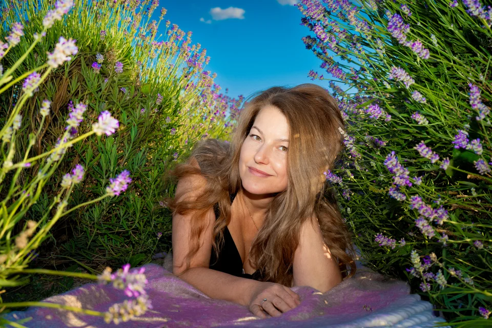Kobiecy portret plenerowy — fotografia Elżbiety Różyckiej, Złote Kadry