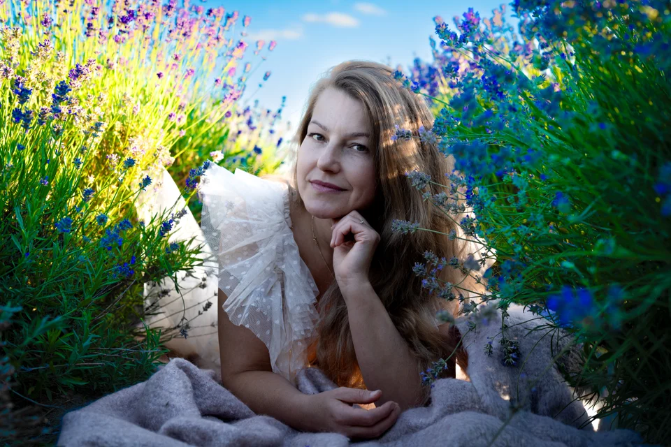 Kobiecy portret plenerowy — fotografia Elżbiety Różyckiej, Złote Kadry