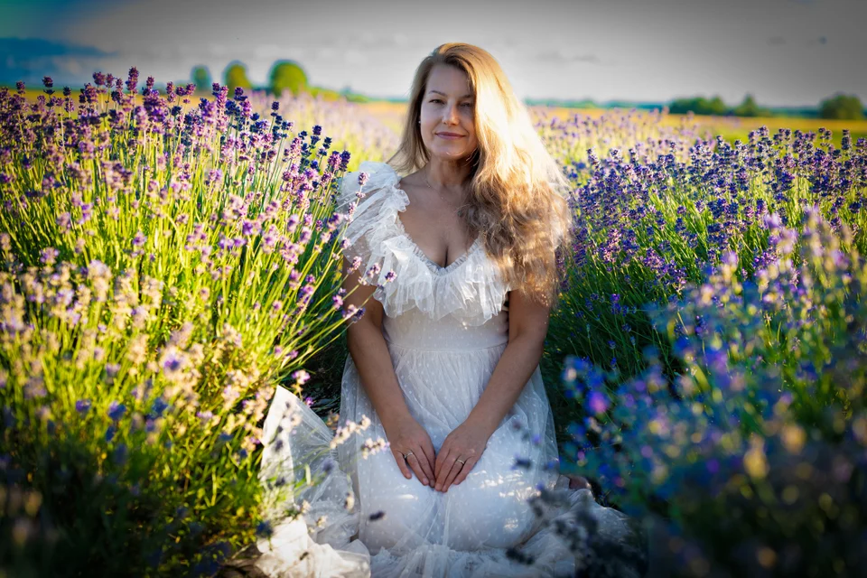 Kobiecy portret plenerowy — fotografia Elżbiety Różyckiej, Złote Kadry