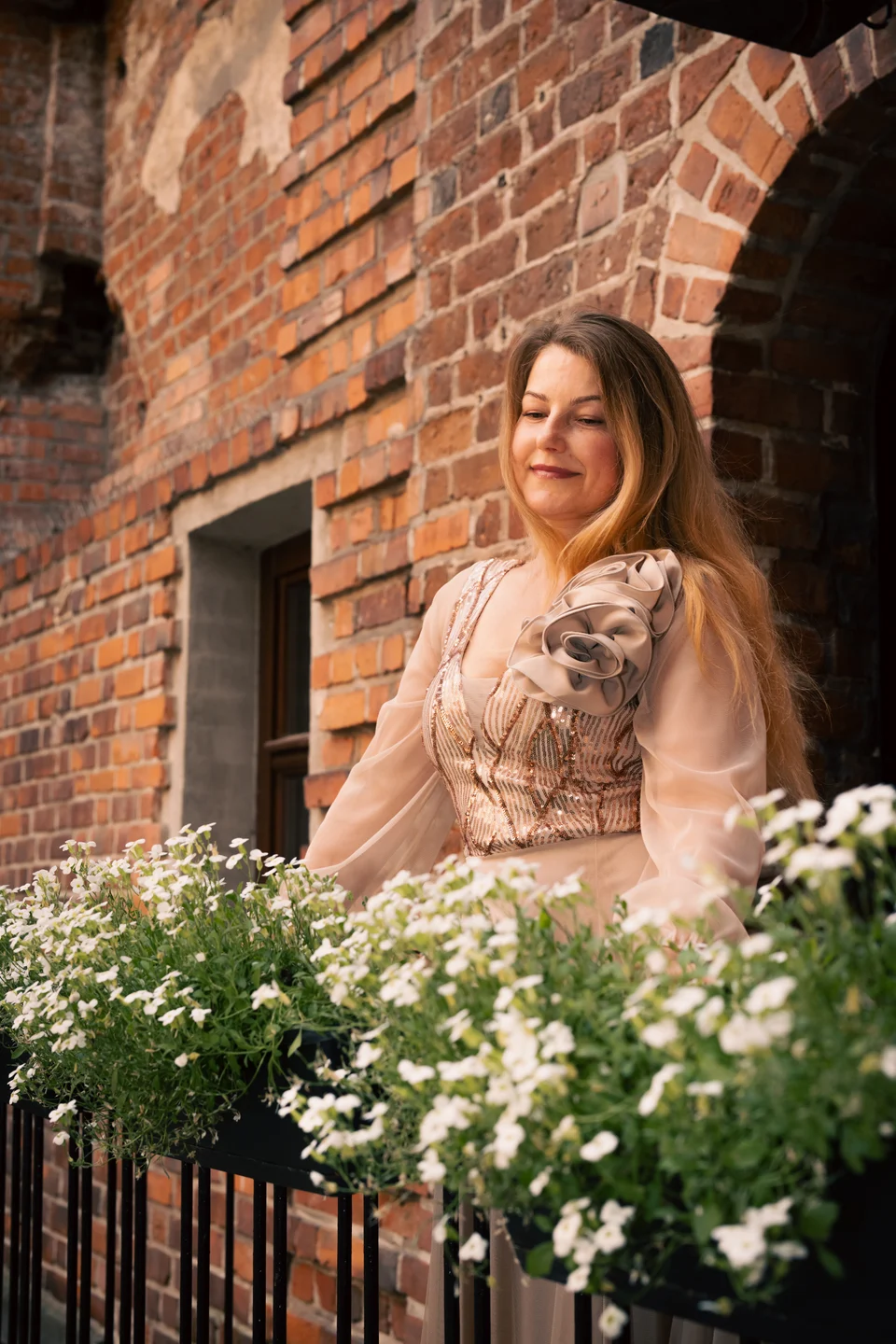 Kobiecy portret plenerowy — fotografia Elżbiety Różyckiej, Złote Kadry