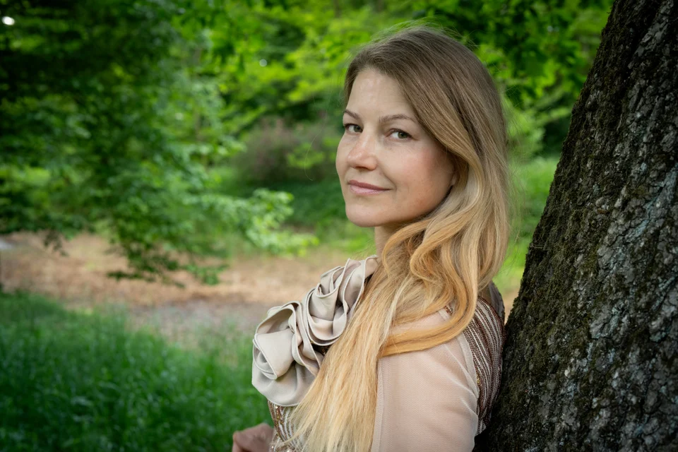 Kobiecy portret plenerowy — fotografia Elżbiety Różyckiej, Złote Kadry