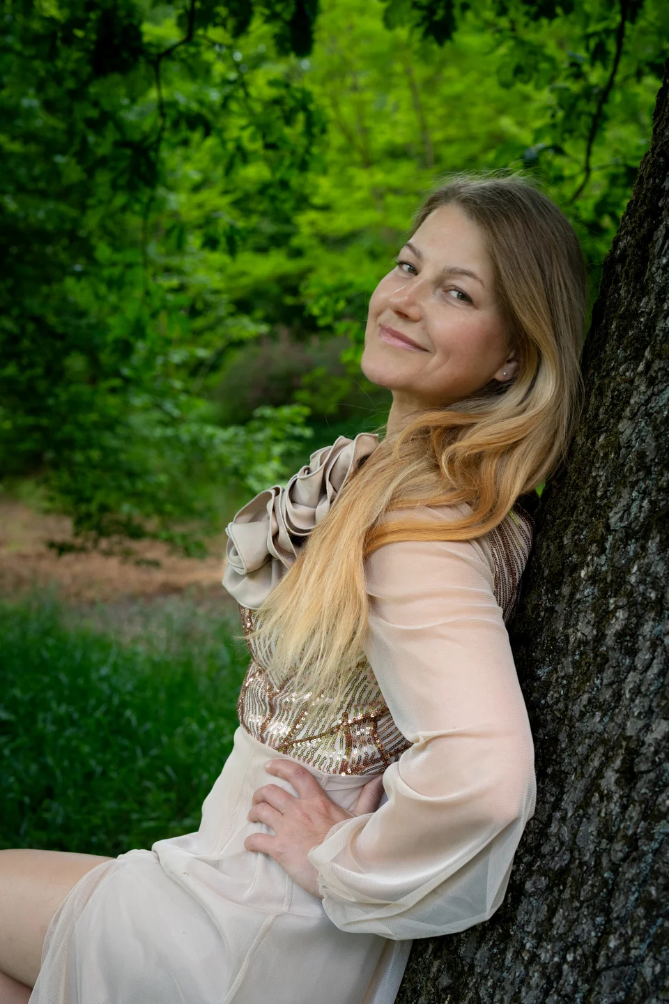 Kobiecy portret plenerowy — fotografia Elżbiety Różyckiej, Złote Kadry