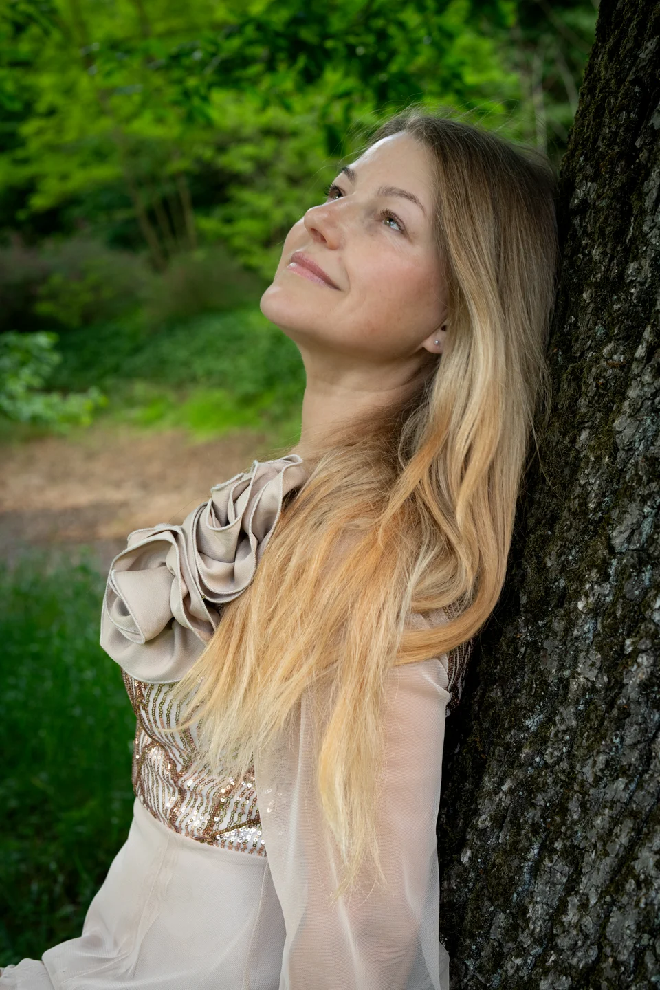 Kobiecy portret plenerowy — fotografia Elżbiety Różyckiej, Złote Kadry