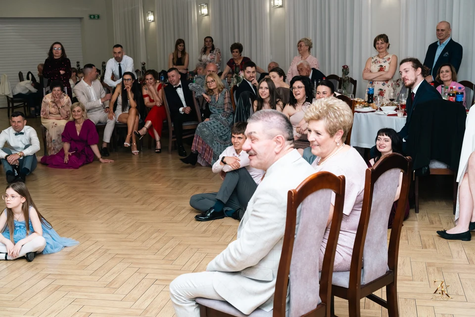 Goście podczas zabawy na sali — 50. rocznica ślubu