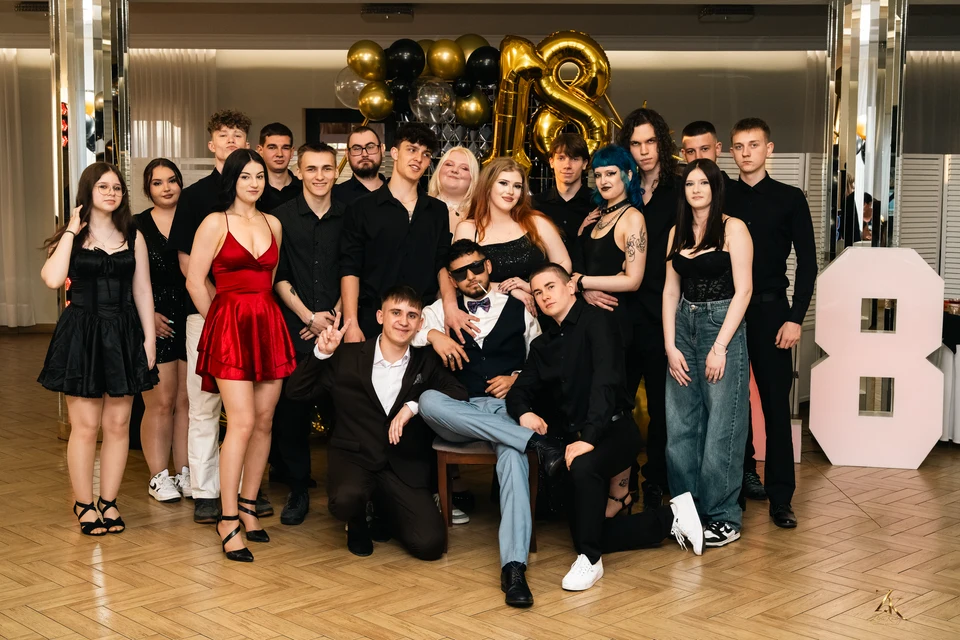 Pamiątkowe zdjęcie grupowe z urodzin Nataniela