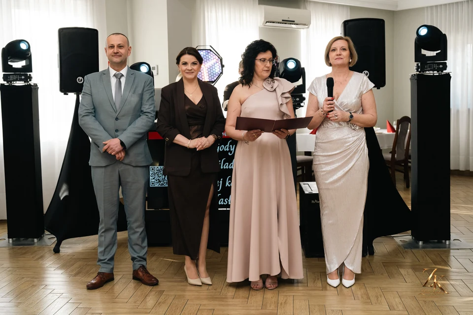 Rodzina na sali przyjęcia — 50. rocznica ślubu