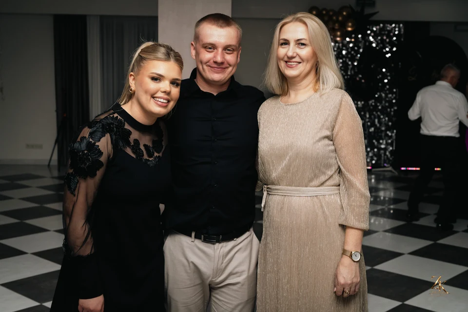 Portret uczestników urodzinowego przyjęcia