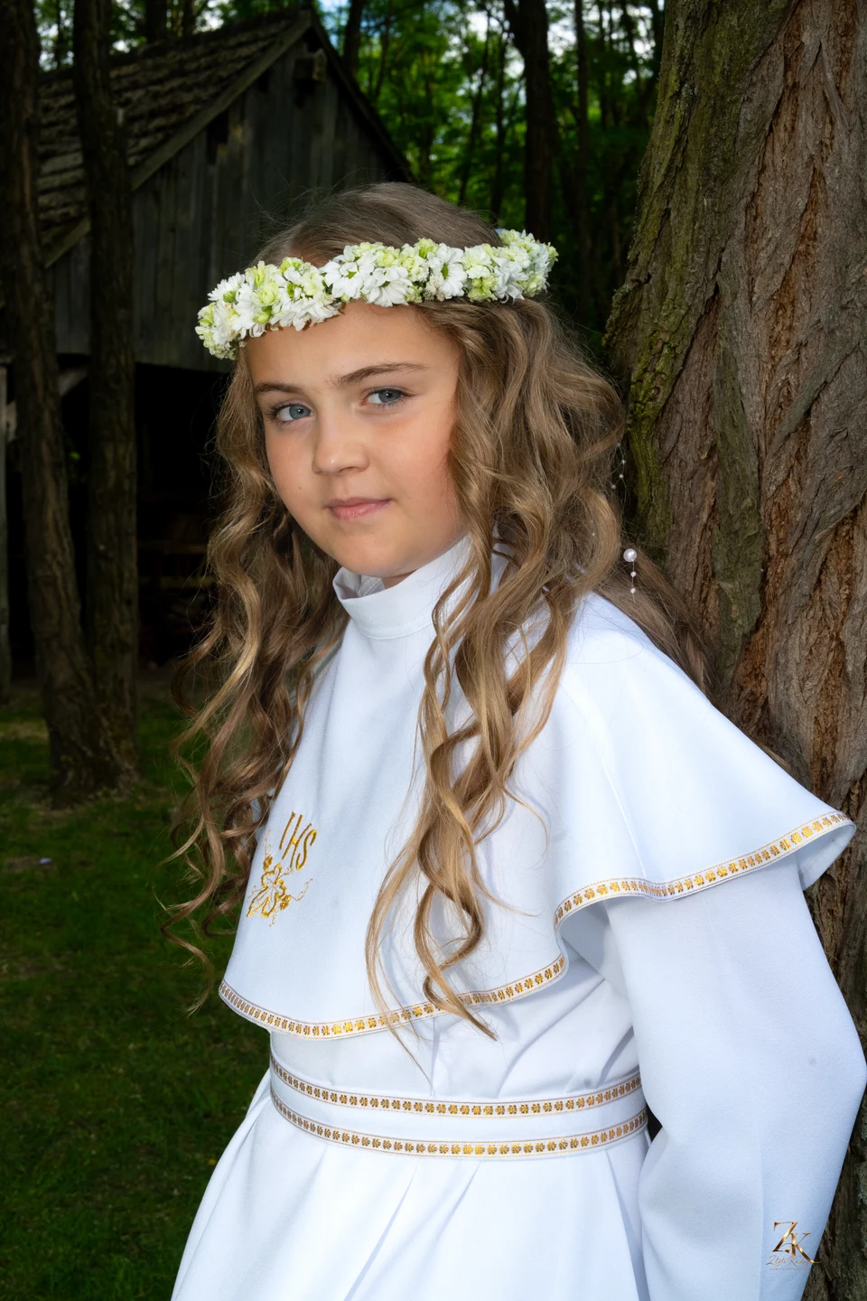 Portret Marysi w ogrodzie — Komunia Marysi